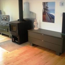 mobles stereo i tv dissenyats i fabricats a mida en color gris fosc alumini