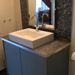 meuble salle de bain gris aluminium contemporain